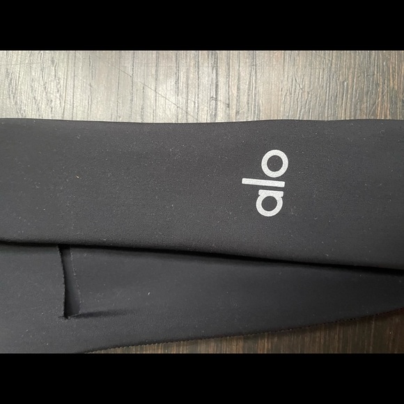 Alo High Waisted Ripped Legging - Full Length - Picture 3 of 5